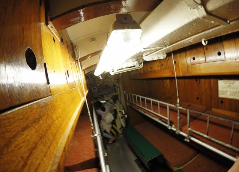 La imagen corresponde a las literas reservadas para los NCO (non-commisioned officers), que eran los oficiales que habían logrado la jerarquía escalando desde los rangos más bajos de la tripulación. La imagen corresponde a las literas reservadas para los NCO (non-commisioned officers), que eran los oficiales que habían logrado la jerarquía escalando desde los rangos más bajos de la tripulación.