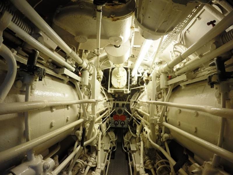 Sala de torpedos de proa Sala de torpedos de proa