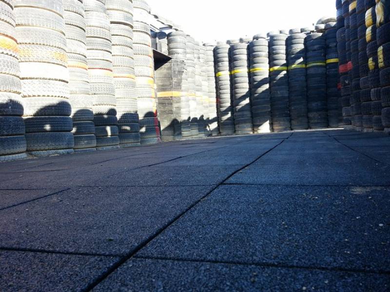 Interior de la “casa de goma” Interior de la “casa de goma”