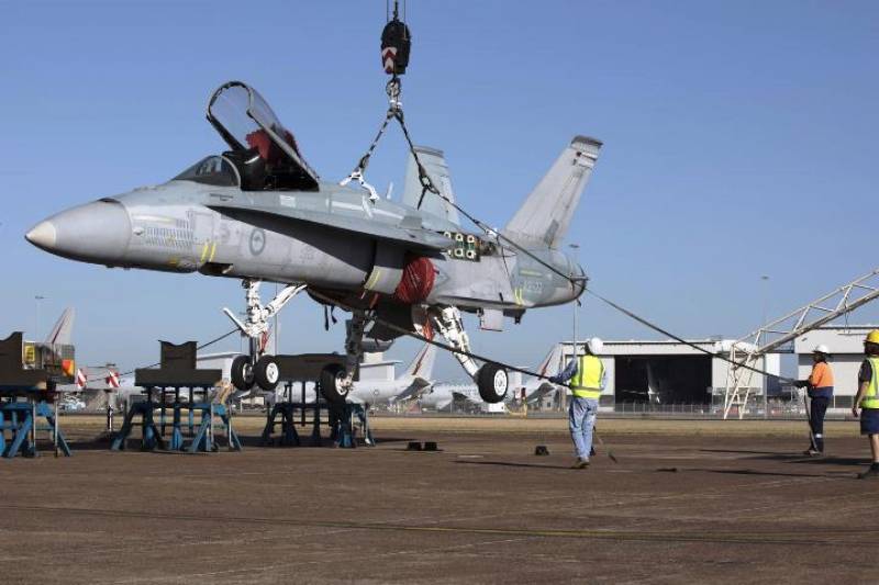 La aeronave se ha desmontado parcialmente para su transporte y Boeing Defense Australia volverá a montarla en el Centro de Tecnología Treloar durante noviembre de 2020. La aeronave se ha desmontado parcialmente para su transporte y Boeing Defense Australia volverá a montarla en el Centro de Tecnología Treloar durante noviembre de 2020.