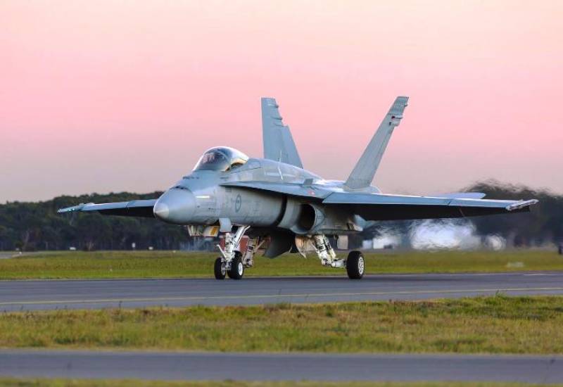 Un F / A-18A Hornet de la Royal Australian Air Force acabará sus días en el Australian War Memorial de Canberra. Un F / A-18A Hornet de la Royal Australian Air Force acabará sus días en el Australian War Memorial de Canberra.