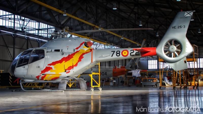 A pesar de haber sido fabricados por la divisin de helicpteros de Airbus, los experimentados mecnicos de la Base Area de Armilla realizan toda la labor de mantenimiento y actualizacin en la propia Base, con el consiguiente ahorro econmico y el aumento del tiempo efectivo de uso de los aparatos.