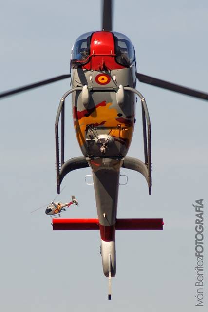 Y esos cambios de agudos a graves en los sonidos de los rotores debido al efecto doppler al acercarse o alejarse los helicpteros se hace difcil de olvidar.