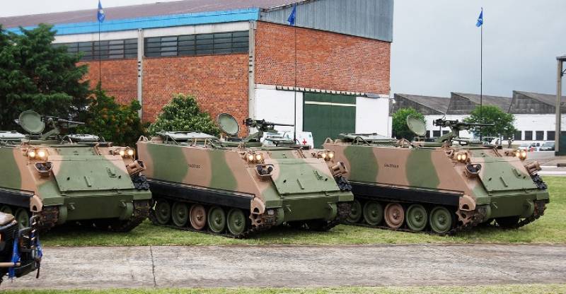 Contina la actualizacin de la gran flota de M113A2 del EA, en este caso se entregaron ocho blindados.