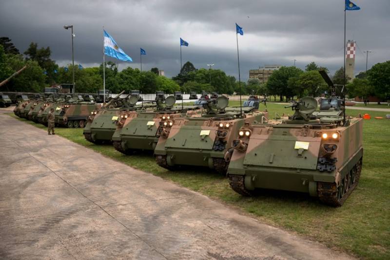 Los carriers  M-113 siempre estn presentes en estas ceremonias, son muchos a actualizar.