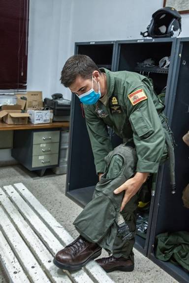 En esta imagen se aprecian bien las botas 330 ST de Belleville. El color marrón es todo un clásico para los pilotos de Harrier, ya sea en España o en USA. En esta imagen se aprecian bien las botas 330 ST de Belleville. El color marrón es todo un clásico para los pilotos de Harrier, ya sea en España o en USA.