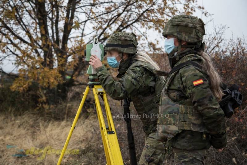Topografía, telemetría, meteorología......aunque no tan espectaculares como las piezas, estas disciplinas son la base de la artillería. Topografía, telemetría, meteorología......aunque no tan espectaculares como las piezas, estas disciplinas son la base de la artillería.