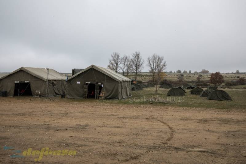 Adiestramientos como estos, son los que forjan el carácter bravo de nuestros artilleros. Aquí se lucha contra el cansancio, el clima, el alto nivel de exigencia por parte de los mandos....aquí se lucha por superarse uno mismo y por no decepcionar al que tienes al lado, se lucha por el honor del Regimiento, de la batería..... Artilleros, artilleros, marchemos siempre unidos, siempre unidos, de la Patria, de la Patria, de la Patria, su nombre engrandecer, engrandecer !!! Adiestramientos como estos, son los que forjan el carácter bravo de nuestros artilleros. Aquí se lucha contra el cansancio, el clima, el alto nivel de exigencia por parte de los mandos....aquí se lucha por superarse uno mismo y por no decepcionar al que tienes al lado, se lucha por el honor del Regimiento, de la batería..... Artilleros, artilleros, marchemos siempre unidos, siempre unidos, de la Patria, de la Patria, de la Patria, su nombre engrandecer, engrandecer !!!