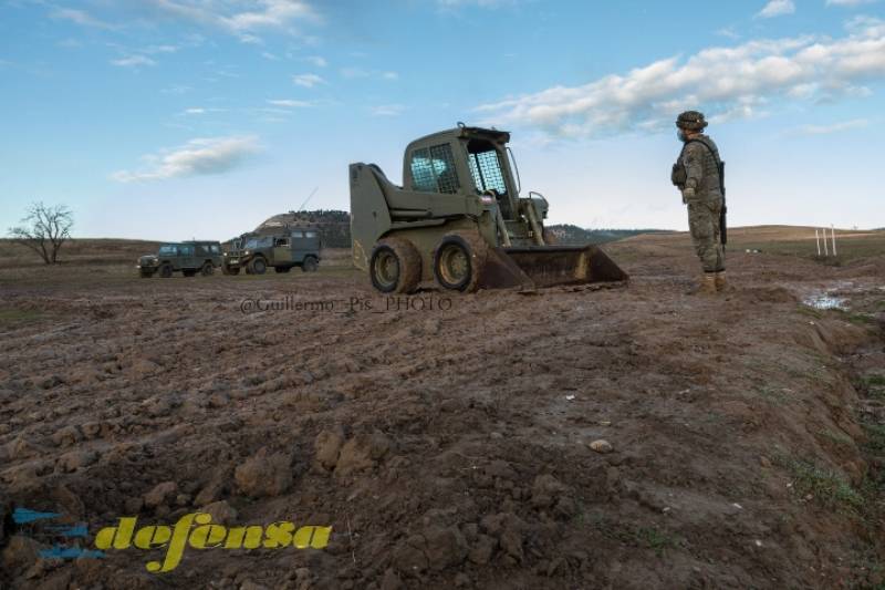 Se trata de una unidad de Ingenieros en la que se combinan puestos de gran operatividad con otros que requieren una sólida formación técnica en manejo de equipos especiales, conducción de vehículos pesados, manejo de maquinaria de obras públicas y un largo etc... Se trata de una unidad de Ingenieros en la que se combinan puestos de gran operatividad con otros que requieren una sólida formación técnica en manejo de equipos especiales, conducción de vehículos pesados, manejo de maquinaria de obras públicas y un largo etc...