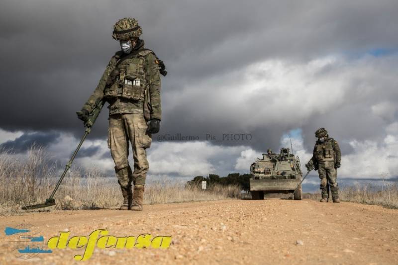 El minado y desminado es una función más de estos ZAPADORES, que han estado desplegados en casi todos los escenarios en que España ha enviado efectivos desde 1995. Bosnia, Kosovo, Afganistán, Irak, Líbano, Pakistán..... El minado y desminado es una función más de estos ZAPADORES, que han estado desplegados en casi todos los escenarios en que España ha enviado efectivos desde 1995. Bosnia, Kosovo, Afganistán, Irak, Líbano, Pakistán.....