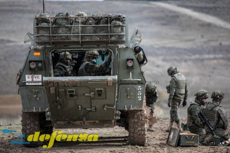 Una excelente formación, basada en la exigente instrucción y el permanente adiestramiento, han hecho que la Unidad sea merecedora del respeto y admiración del resto de componentes de la BRILAT. Una excelente formación, basada en la exigente instrucción y el permanente adiestramiento, han hecho que la Unidad sea merecedora del respeto y admiración del resto de componentes de la BRILAT.