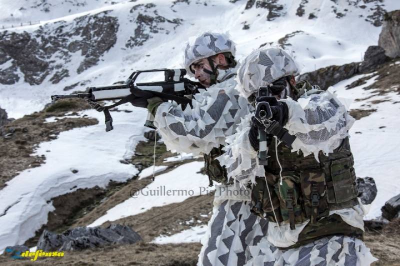 Ni que decir tiene el carácter rudo de estos hombres, moldeado sin duda por las duras condiciones con las que deben lidiar en su día a día y es que la montaña no es para pusilánimes. Ni que decir tiene el carácter rudo de estos hombres, moldeado sin duda por las duras condiciones con las que deben lidiar en su día a día y es que la montaña no es para pusilánimes.