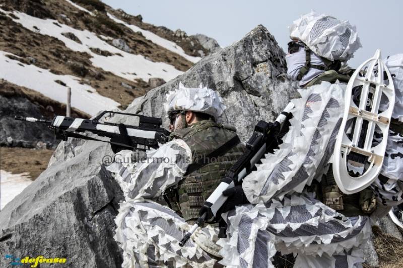 Quiero despedir esta galería agradeciendo la buena predisposición por parte de Reg. América 66 pues soy consciente del esfuerzo realizado por parte de la unidad para poder ofreceros este fotoreportaje dado el poco margen de tiempo con el que hubo que prepararlo todo. (Fotografías y texto; Guillermo Pis PHOTO) Quiero despedir esta galería agradeciendo la buena predisposición por parte de Reg. América 66 pues soy consciente del esfuerzo realizado por parte de la unidad para poder ofreceros este fotoreportaje dado el poco margen de tiempo con el que hubo que prepararlo todo. (Fotografías y texto; Guillermo Pis PHOTO)