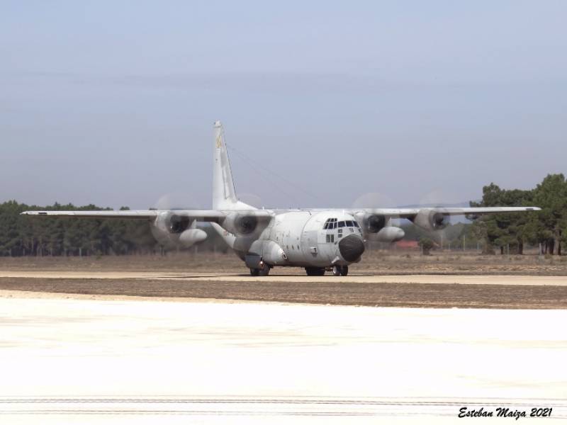 El T.10-09 rodando hacia plataforma por la pista 09.