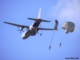 Un C295 del Ala 35 efectuando lanzamientos de paracaidistas del EADA en modalidad autom�tica sobre el aer�dromo militar de Ablitas. 