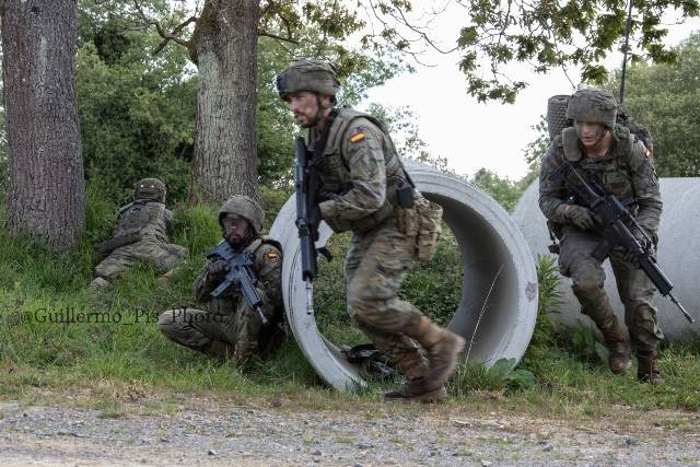 Los conocimientos adquiridos durante la formación fue evaluada en un exigente ejercicio de 24 horas ininterrumpidas en el que con simulación de unidades enemigas fueron puestos en práctica a través de varios escenarios diferentes. Los conocimientos adquiridos durante la formación fue evaluada en un exigente ejercicio de 24 horas ininterrumpidas en el que con simulación de unidades enemigas fueron puestos en práctica a través de varios escenarios diferentes.