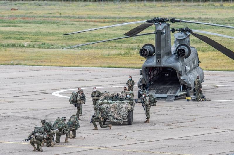 El Mando de Operaciones Especiales (MOE) de Alicante también estaba presente. El Mando de Operaciones Especiales (MOE) de Alicante también estaba presente.