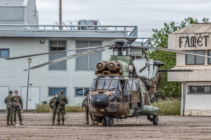 Helicóptero de transporte Super Puma de las FAMET Helicóptero de transporte Super Puma de las FAMET