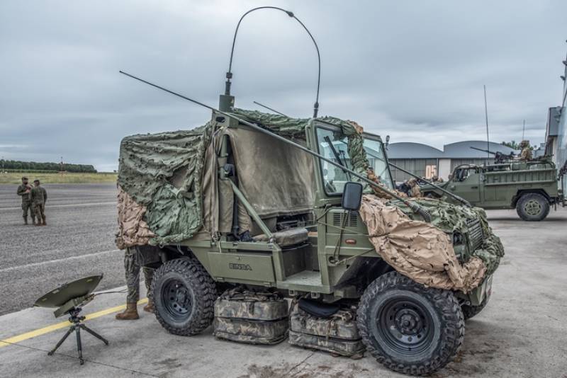 Vehículo aerolanzable mula mecánica “Falcata” de Einsa. Vehículo aerolanzable mula mecánica “Falcata” de Einsa.