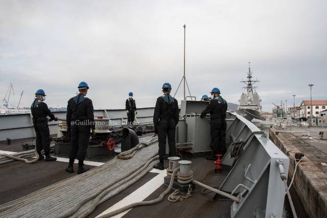 Encuadrado en el ejercicio MARSEC 21, embarcamos en el Patrullero P-71 Serviola para acompañar a los diversos efectivos que abordarán el buque portacontenedores Christina. Encuadrado en el ejercicio MARSEC 21, embarcamos en el Patrullero P-71 Serviola para acompañar a los diversos efectivos que abordarán el buque portacontenedores Christina.