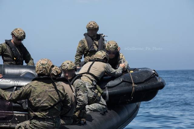 Tambi�n en aguas abiertas se llevaron a cabo varias pr�cticas de largado y recogida de embarcaciones.