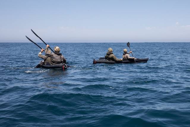 Una maniobra que, aunque a priori pareciera sencilla, es muy compleja. El personal para la ejecuci�n de la misi�n, ha de tener muy en cuenta el equipamiento elegido y el estado de la mar. 