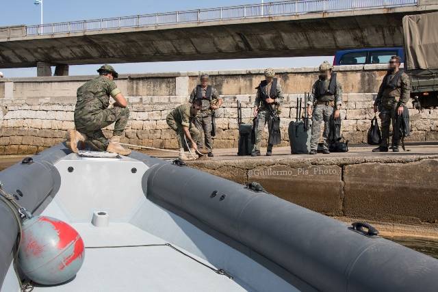 A pocos dej� indiferentes la presencia de estos boinas verdes entre los habitantes de los peque�os pueblos de la zona elegida, debido a lo inusual de su presencia en estas latitudes .