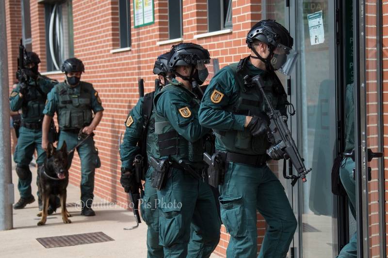 Cabe destacar el desarrollo de un importante número de misiones en el extranjero del GAR. La cooperación y asistencia en la formación de unidades policiales de otros países son solo la punta del iceberg de las diferentes misiones del GAR a día de hoy. Cabe destacar el desarrollo de un importante número de misiones en el extranjero del GAR. La cooperación y asistencia en la formación de unidades policiales de otros países son solo la punta del iceberg de las diferentes misiones del GAR a día de hoy.