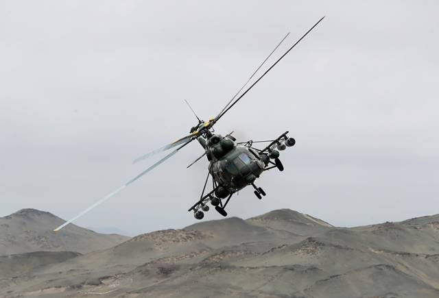 Mi-171Sh-P de la Aviación del Ejercito,  armado con lanzacohetes B-8M1 de 80 mm. y pods FN HMP-250 de 12.7 mm, se apresta a entrar en acción sobre Playa “Paraíso”.