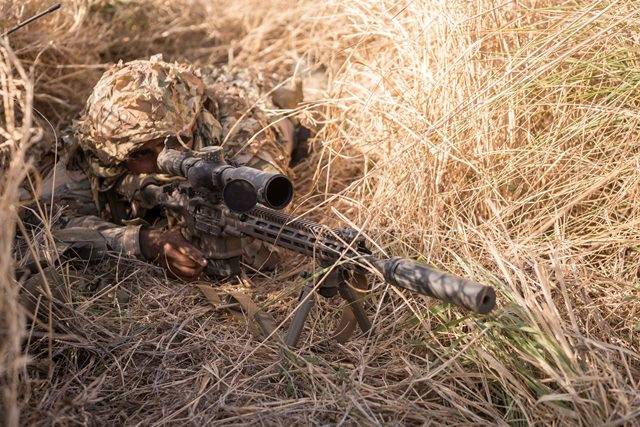 Los Comandos estrenan nuevos fusiles y equipos varios