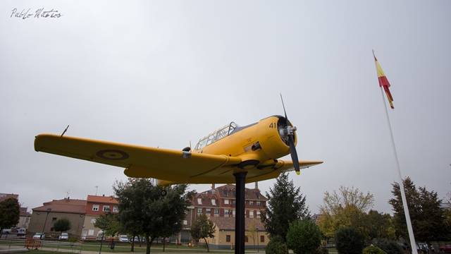 El avión porta el numeral E.16-70 / 793-41 y sirvió en la Academia General del Aire como avión de entrenamiento para los futuros pilotos del Ejército del Aire. 