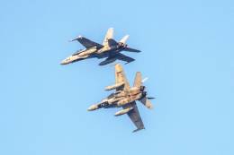 Rotura de formaci�n de dos F/A-18A del Ala 46.