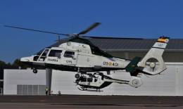 Uno de los AS365N3 �Dauphin� 2 despegando, al fondo se ve en igual maniobra un H135.
