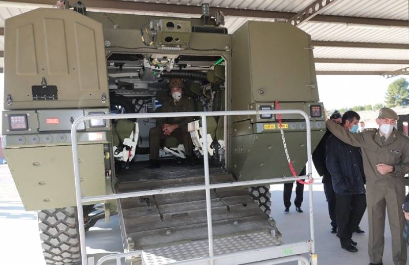 Vista trasera del VCR 8x8 "Dragón". Vista trasera del VCR 8x8 "Dragón".