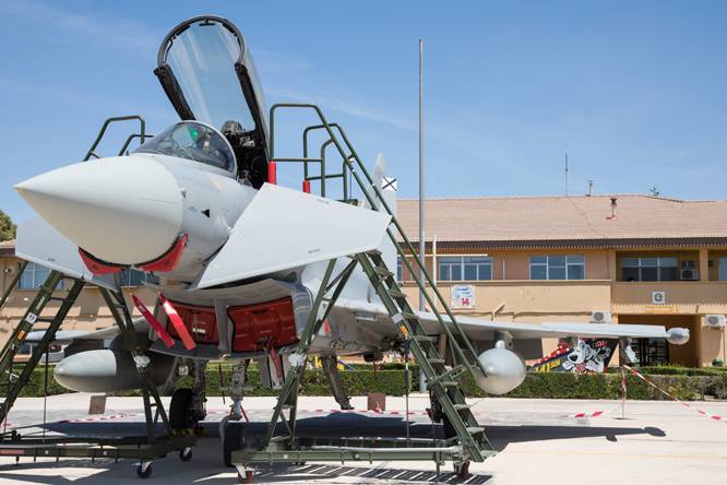 No es hasta Mayo de 2012 cuando comienza a implantarse el nuevo sistema de armas C.16 Eurofighter Tiphoon cuyo objetivo era hacer el relevo a los vetustos Mirage.