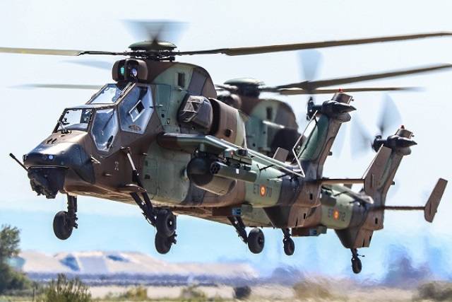 Dos Airbus Helicopters Tigre despegando de las base aérea de Zaragoza.