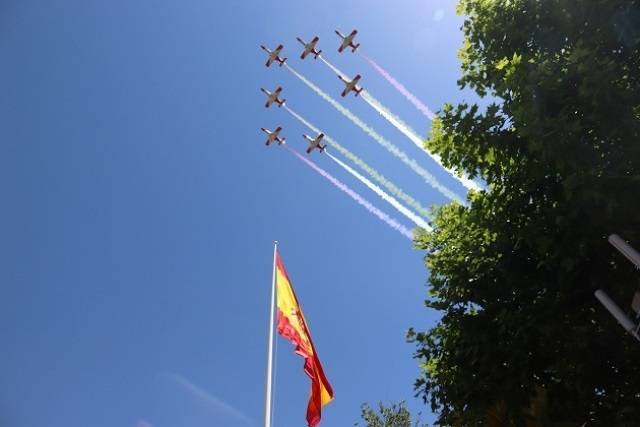 La patrulla “Águila”, como de costumbre, cerró la parada aérea. (foto Julio Maíz) La patrulla “Águila”, como de costumbre, cerró la parada aérea. (foto Julio Maíz)