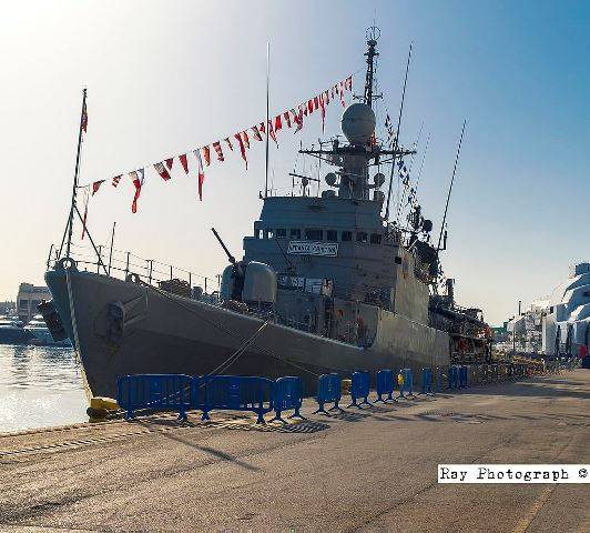 El patrullero Infanta Cristina (Ray Photograph) El patrullero Infanta Cristina (Ray Photograph)