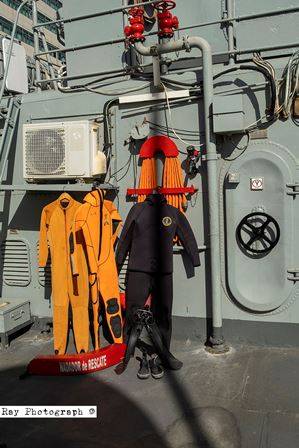 El equipamiento de los nadadores de rescate del patrullero  (Ray Photograph)