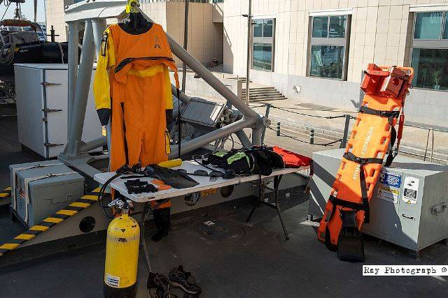 Equipamiento de emergencias empleado en el buque (Ray Photograph) Equipamiento de emergencias empleado en el buque (Ray Photograph)