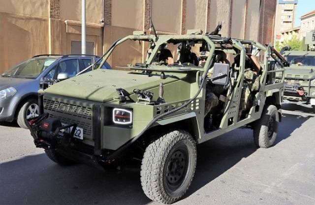 Las calles de Huesca fueron el primer escenario público en el que se pudo ver el “Neton” Mk2 del MOE. Las calles de Huesca fueron el primer escenario público en el que se pudo ver el “Neton” Mk2 del MOE.