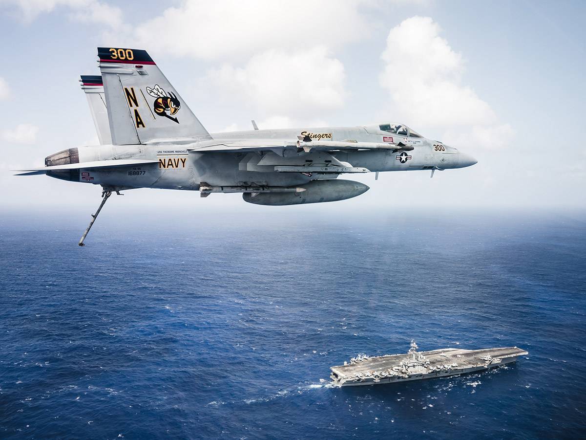 Un F/A-18 del Strike Fighter Squadron 113 (US Navy) Un F/A-18 del Strike Fighter Squadron 113 (US Navy)