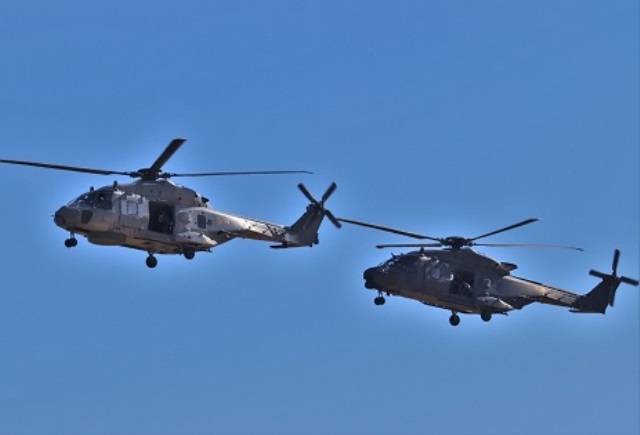 Llegada, tras una misión del APROC 2022, de dos NH90, el delante es de la “Marine Nationale” francesa y es seguido por uno del Ejército del Aire. (Julio Maíz/defensa.com)