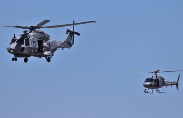 Un NH90 francés, de su “Marine Nationale”,  seguido por un AS55 (Julio Maíz/defensa.com)