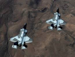 Dos de los F-35A del 65� Escuadr�n en vuelo (foto USAF)