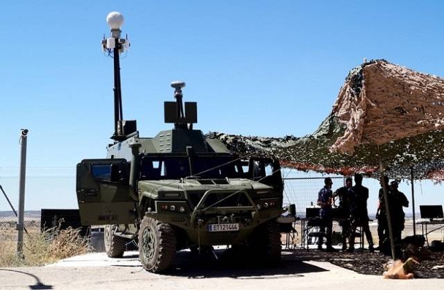 El nuevo VAMTAC ST5 configurado para el rol de EW. (foto: Ejército de Tierra) El nuevo VAMTAC ST5 configurado para el rol de EW. (foto: Ejército de Tierra)
