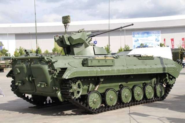 Los vehículos de combate oruga BMP del estándar más actual parten de un diseño que lleva 5 décadas activo y no es lo óptimo para hacer frente a las actuales amenazas del campo de batalla (foto Octavio Díez Cámara).
