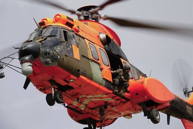 Tambien pudimos contemplar los medios de la UME durante las tareas de extincion y control del incendio Tambien pudimos contemplar los medios de la UME durante las tareas de extincion y control del incendio