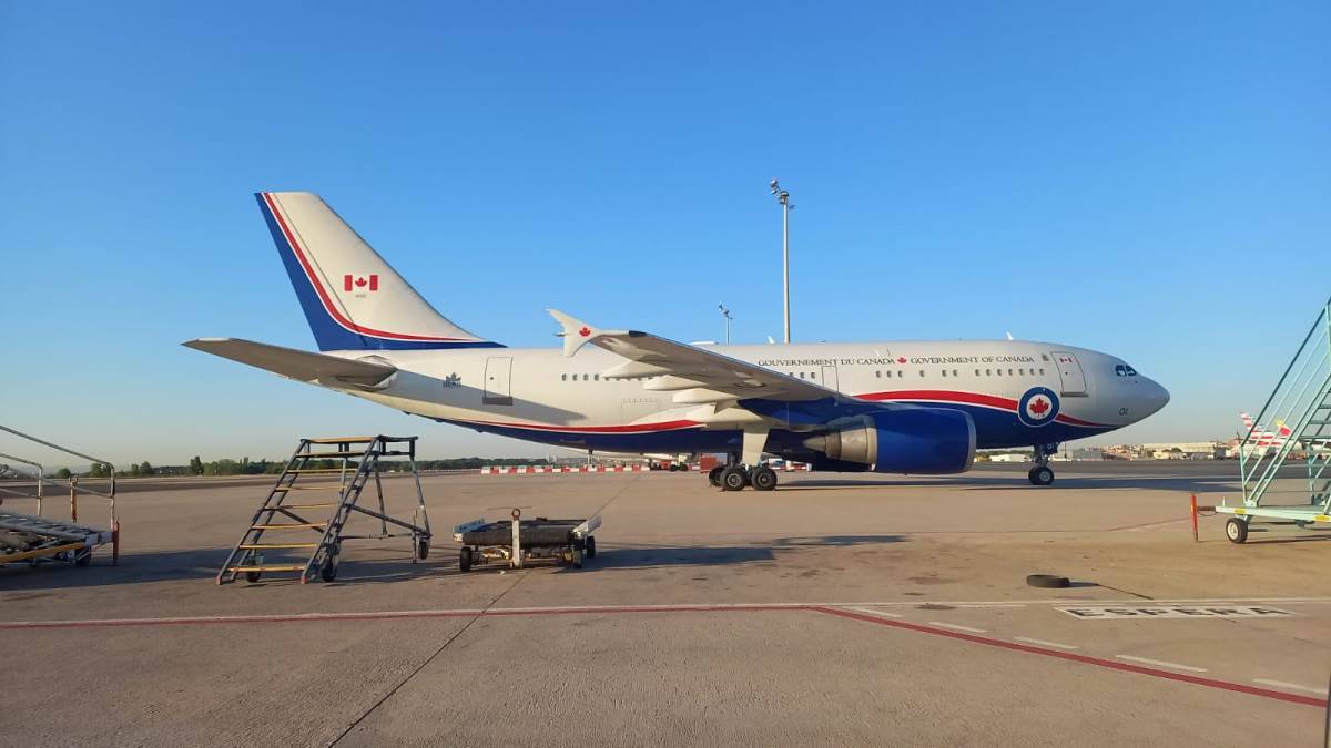 El veterano Airbus A310 de la Real Fuerza Aérea de Canadá en el aeropuerto de Barajas. (foto Rubén Galindo) El veterano Airbus A310 de la Real Fuerza Aérea de Canadá en el aeropuerto de Barajas. (foto Rubén Galindo)