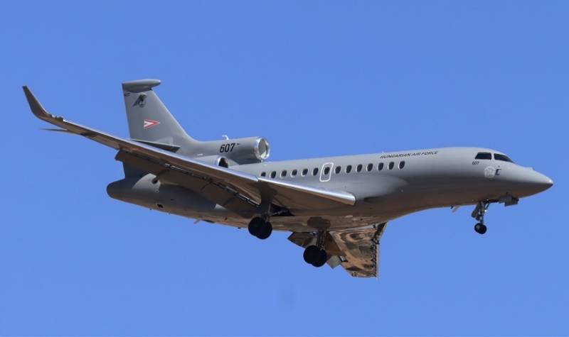 Uno de los reactores de tipo ejecutivo que llegaron a Madrid, fue este Falcon 7X de la Fuerza Aérea de Hungría. Uno de los reactores de tipo ejecutivo que llegaron a Madrid, fue este Falcon 7X de la Fuerza Aérea de Hungría.